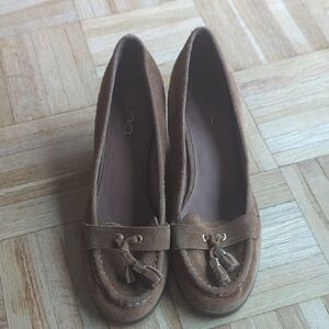Aldo Women's Tan Suede Wedge mocassin